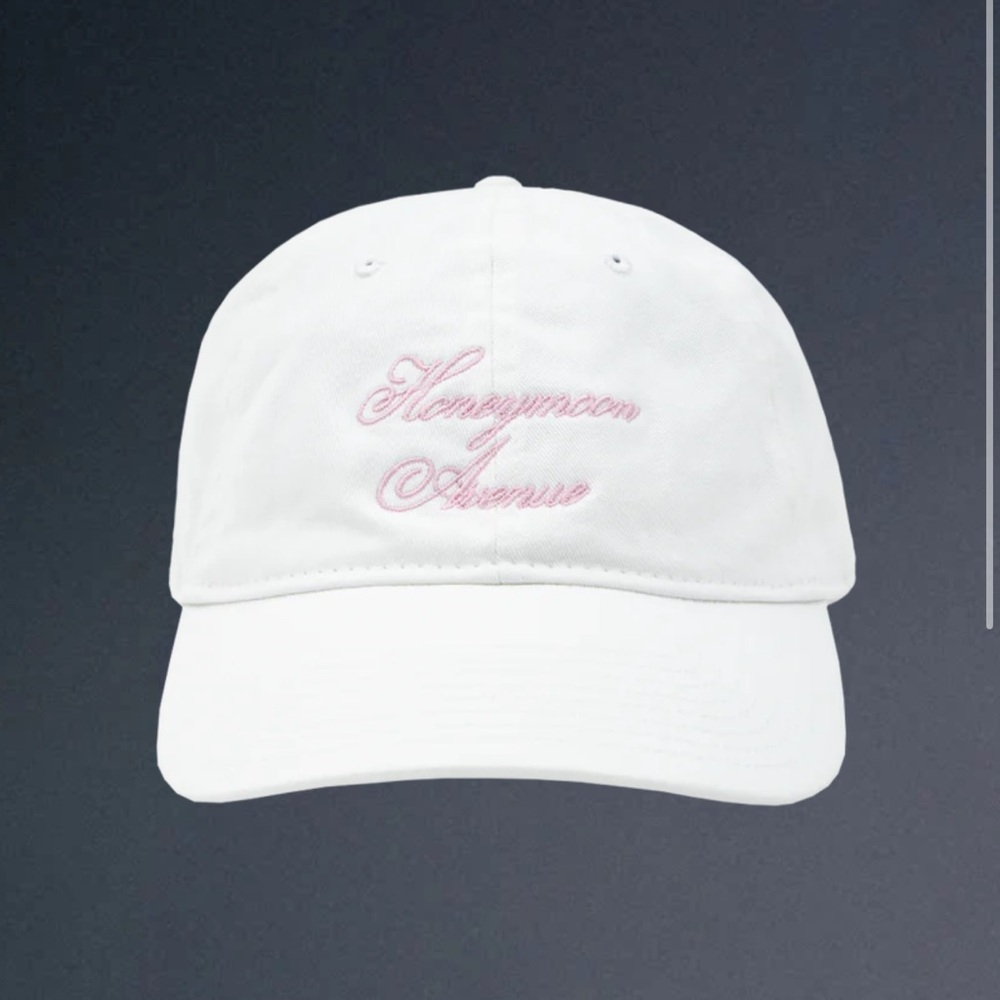 Ariana Grande yours truly 10th anniversary honeymoon avenue dad hat ii💕🧢